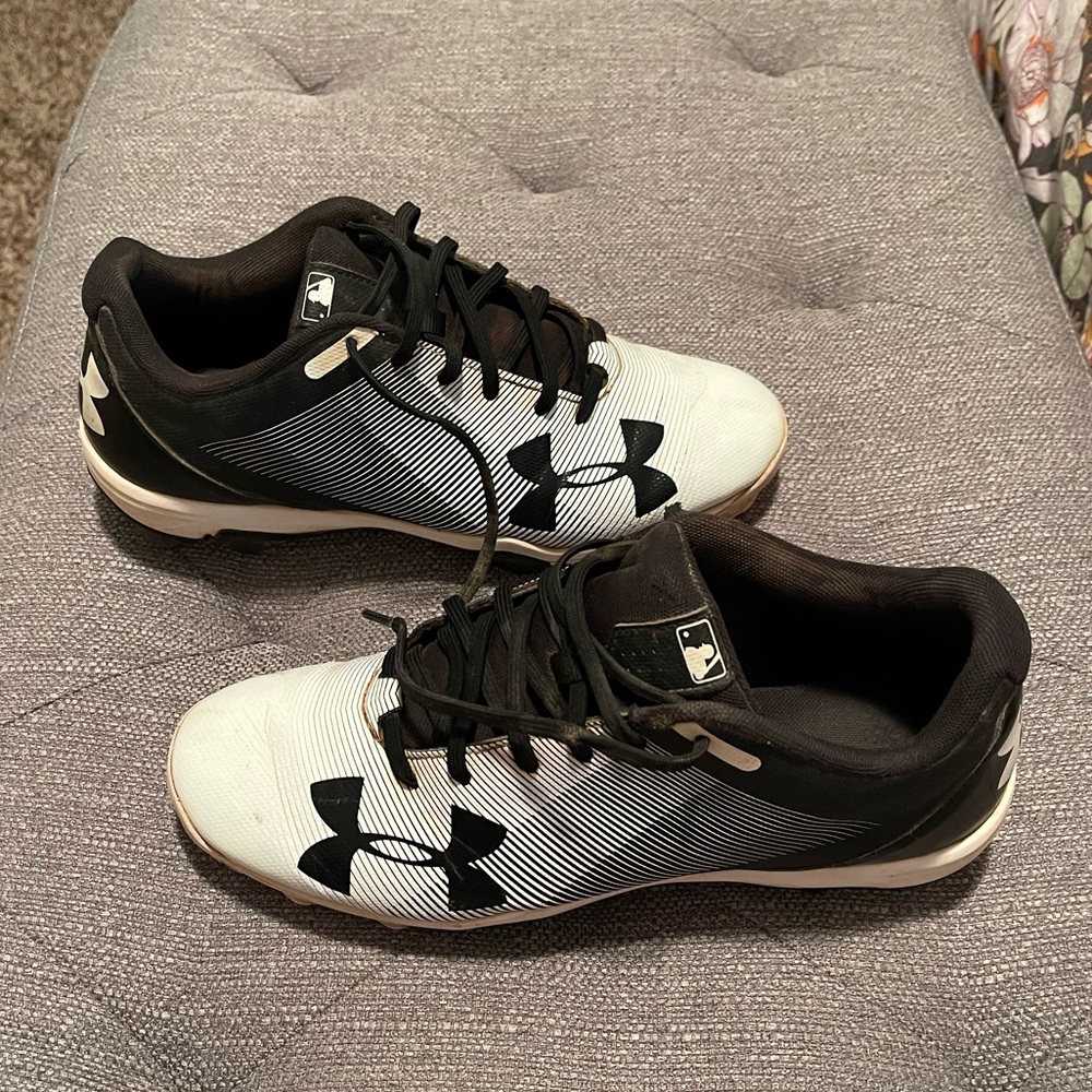 Men’s Under Armour baseball cleats